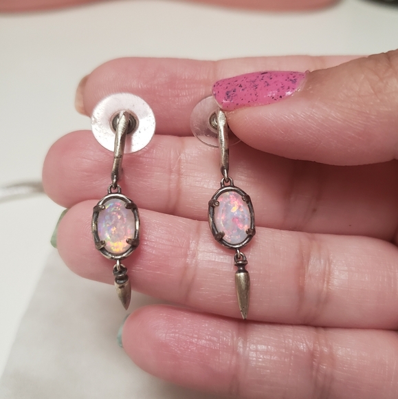 Kendra Scott Jewelry - Kendra Scott Pendant Earrings with Opalescent Stone RARE HTF GUC